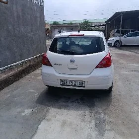 Nissan Versa 2011