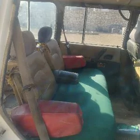 Mitsubishi Pajero 1992
