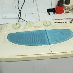 Poluawtomat maşin