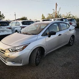 Nissan Versa 2024