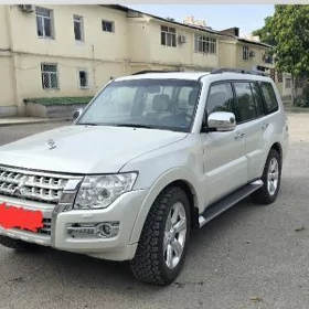 Mitsubishi Pajero 2016