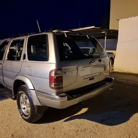 Nissan Pathfinder 1999