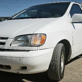 Toyota Sienna 1999