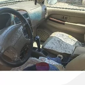 Nissan Pathfinder 2000