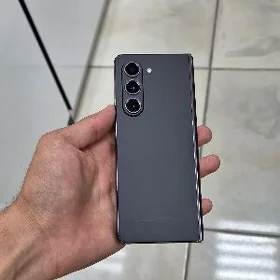 Fold 5  12/256 GB
