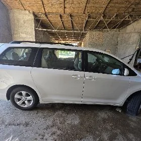 Toyota Sienna 2012