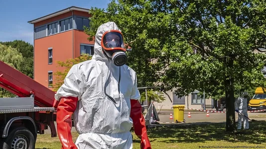 Germaniýada zäherli gurçuklar sebäpli mekdepleri we seýilgähleri ýapmaly bolýar