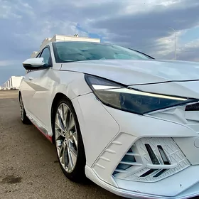 Hyundai Elantra 2022