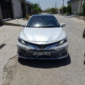 Toyota Camry 2021