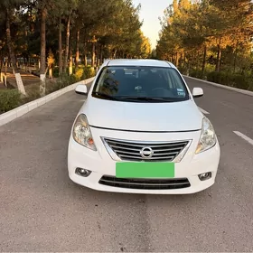 Nissan Versa 2013