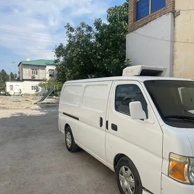 Nissan Urvan 2011