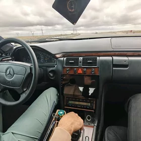 Mercedes-Benz E320 1997