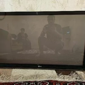 LG 42