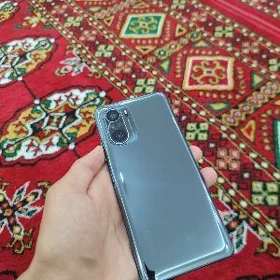 POCO F3