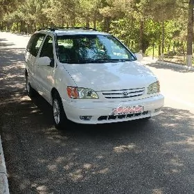 Toyota Sienna 2001