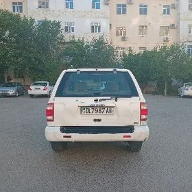 Nissan Pathfinder 1999