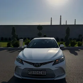 Toyota Camry 2021