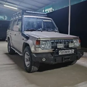 Mitsubishi Pajero 1990