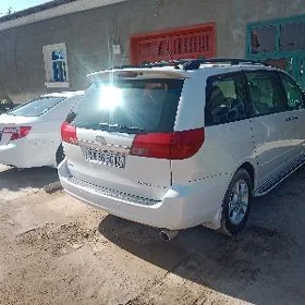 Toyota Sienna 2004