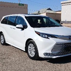 Toyota Sienna 2021