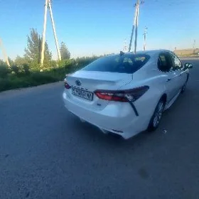 Toyota Camry 2021