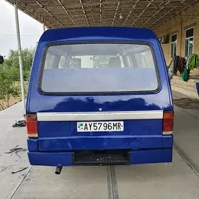 Mazda B2000 1992