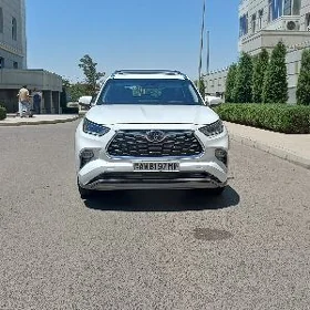 Toyota Highlander 2021