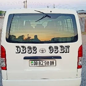 Toyota Hiace 2013