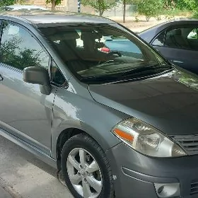 Nissan Versa 2012