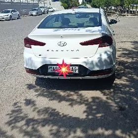 Hyundai Elantra 2020