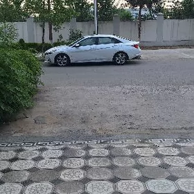 Hyundai Elantra 2021