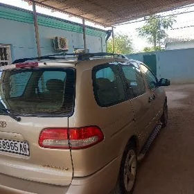 Toyota Sienna 2003