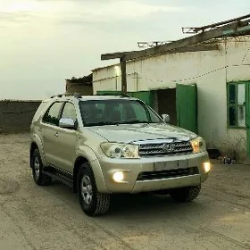 Toyota Fortuner 2010