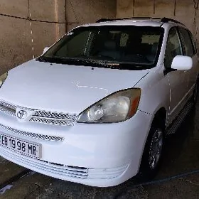 Toyota Sienna 2004