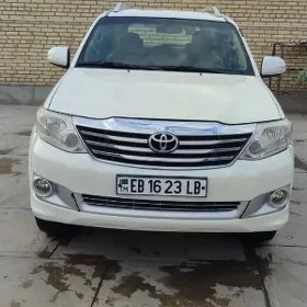 Toyota Fortuner 2013
