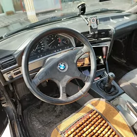 BMW 320 1989