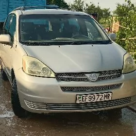 Toyota Sienna 2004