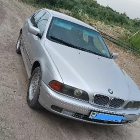 BMW E39 2000