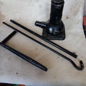 домкрат