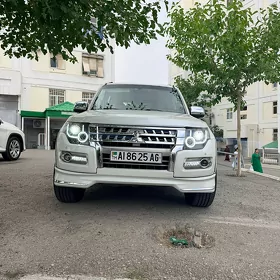 Mitsubishi Pajero 2017