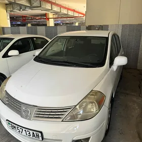 Nissan Versa 2012