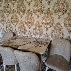 Стол и стулья