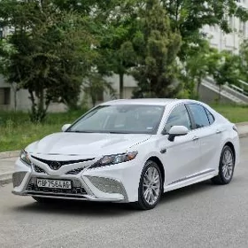 Toyota Camry 2021