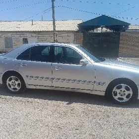 Mercedes-Benz E320 2001