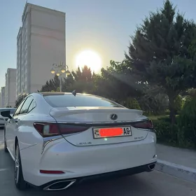Lexus ES 350 2022