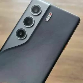 Tecno Camon 40.