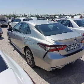 Toyota Camry 2021