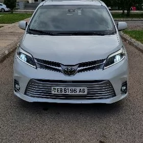 Toyota Sienna 2020