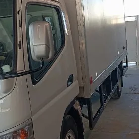 Mitsubishi Canter 2025