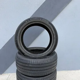 235 45 18 Michelin